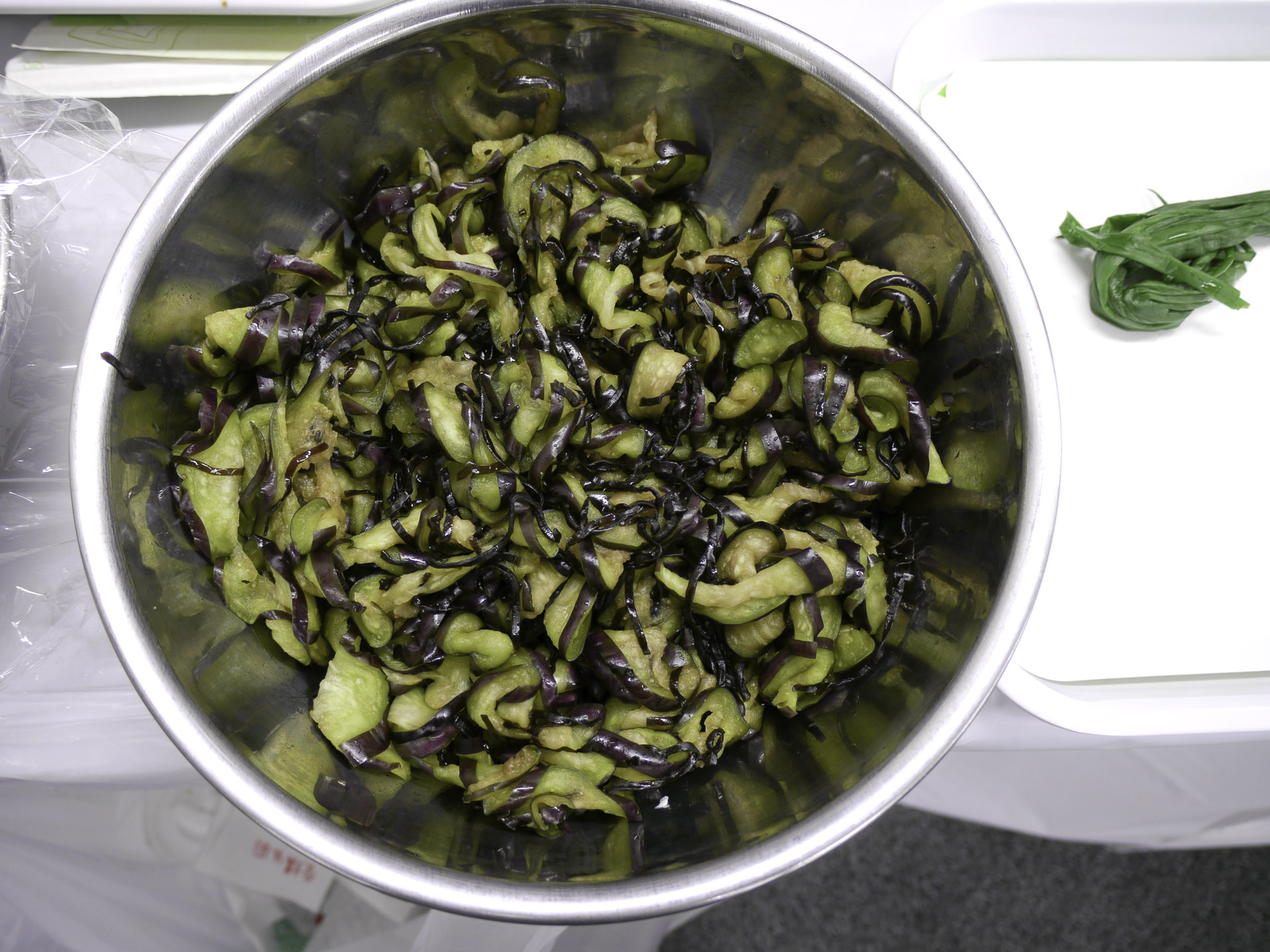 熊本赤なす塩昆布あえ